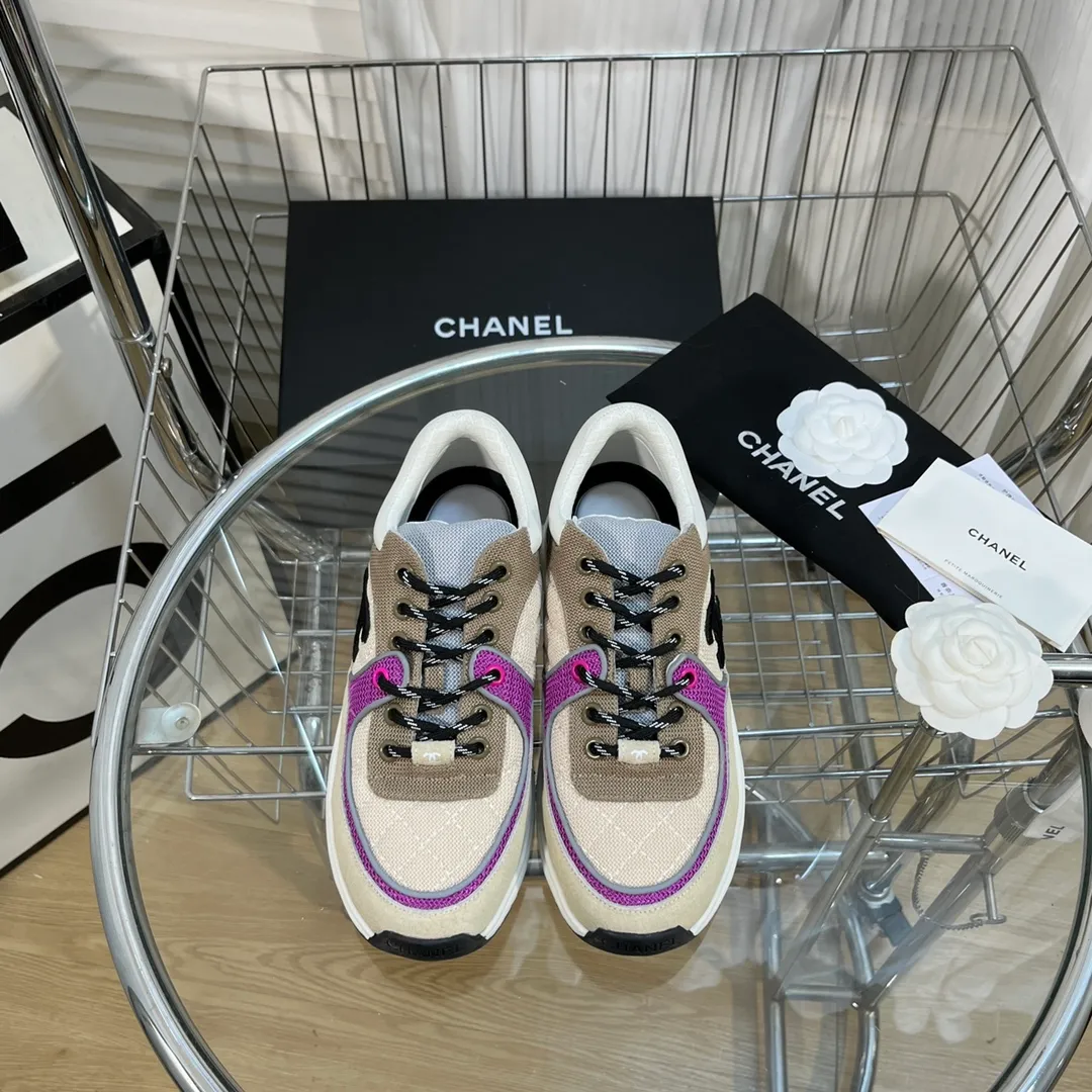 👟👟Ex-factory price 560👟👟 Chanel Chanel - 2022 counter top casual sports shoes This classic design; the upper is electro-embroidered with a variety of techniques; the outsole is fashionable and sporty; it is unusual to incorporate a variety of color matching elements... The diversified mix and match is very good-looking and versatile, casual, fashionable, sports and outdoor can be taken into account... ꫛꫀꪝ Go➫ Material: ❶Upper is made of: Original imported high mercerized smooth cow suede + electric embroidery technology + imported breathable mesh ❷Inner use: original imported breathable mesh ❸Outsole based on: original TPU combination outsole Counter boutique packaging complete set for women 35–42 men 38–46